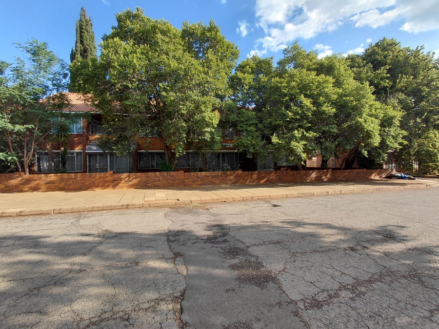 To Let 1 Bedroom Property for Rent in Adamayview North West